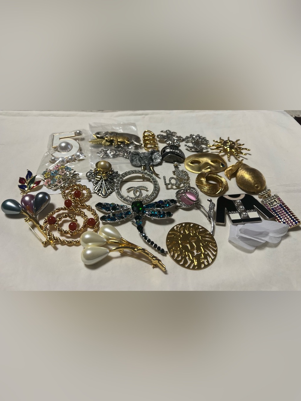 Mixed Brooches Lot - Gold, Silver, Pearlescent & Gem Tones